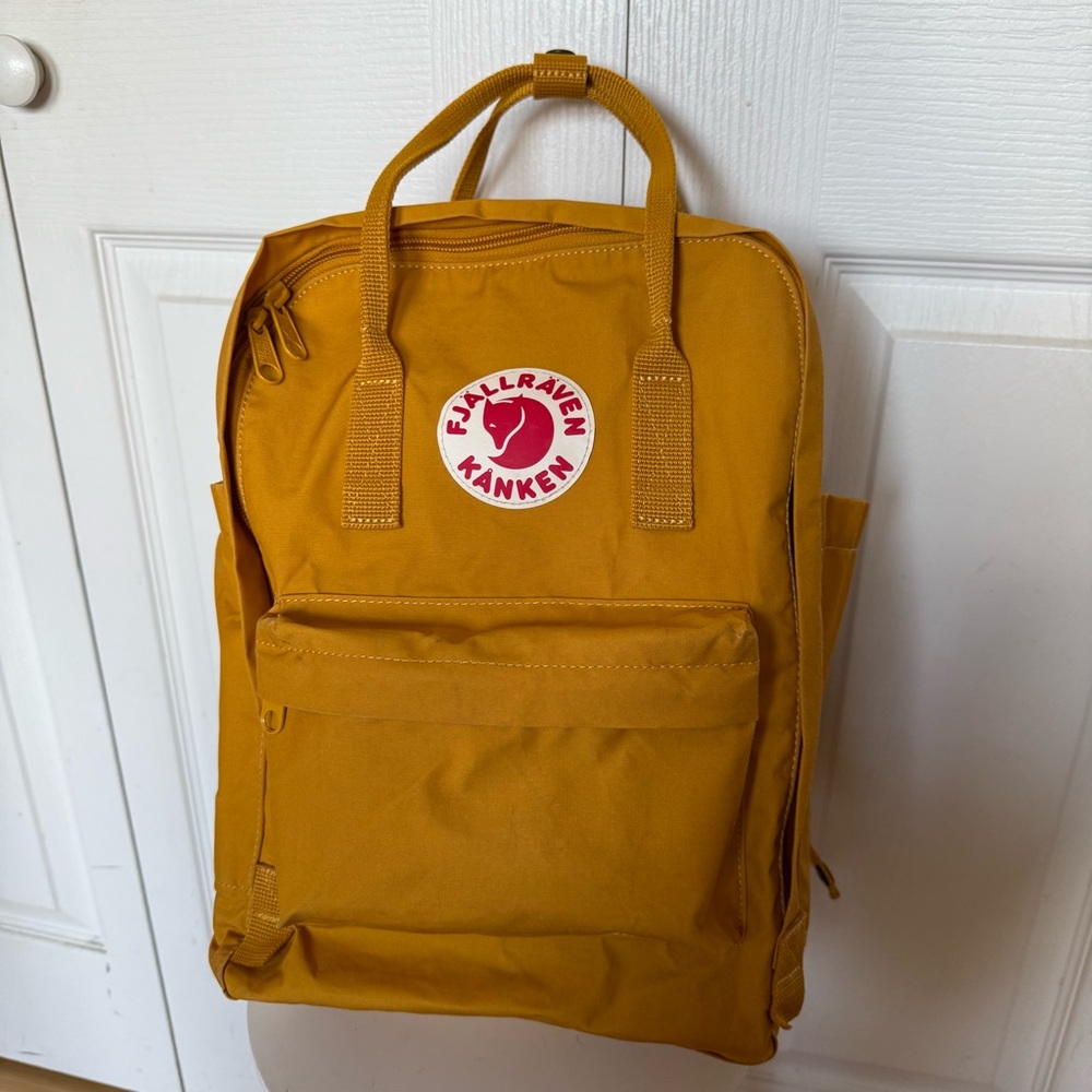 Fjallraven Kånken Laptop 15’ backpack in the shade Ochre
